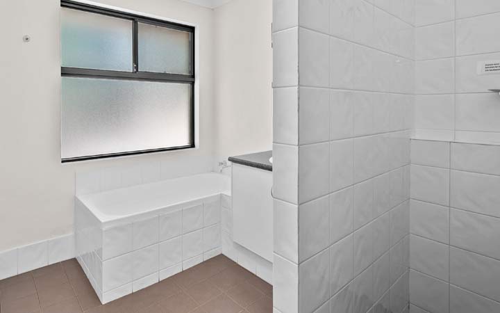 Superior 3 Bedroom - Bathroom (with bath)